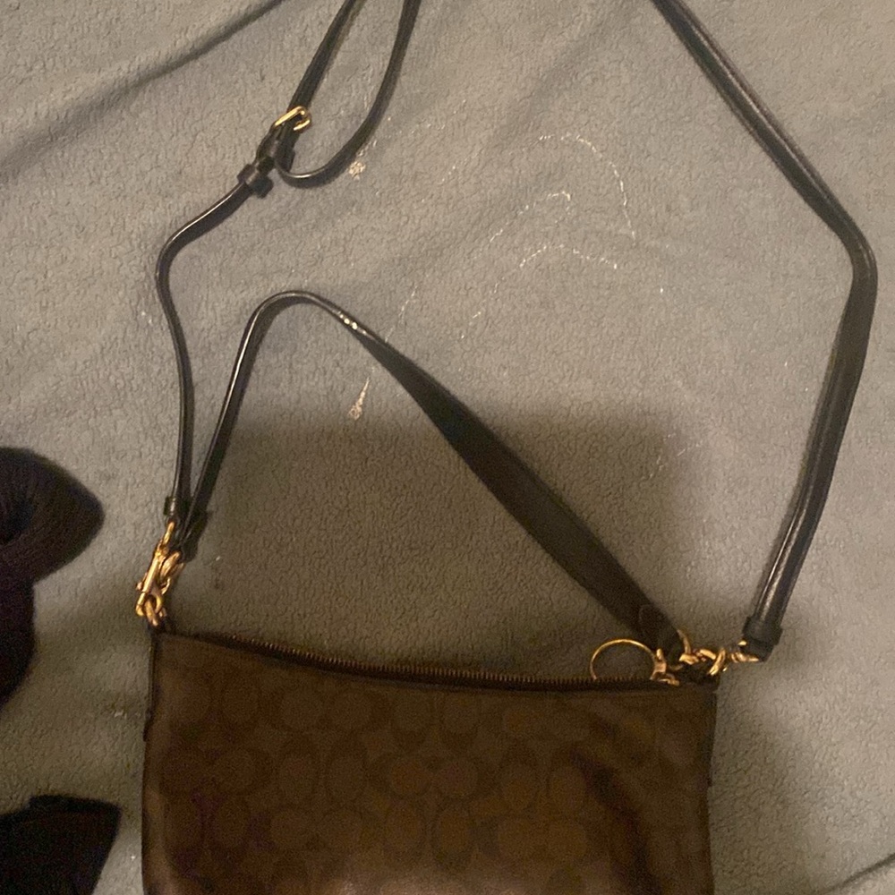 COACH hobo crossbody. No tags. Excellent condition - Picture 3 of 4